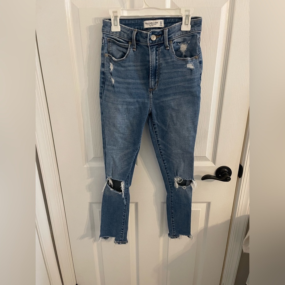Abercrombie & Fitch Ripped Cropped Denim Jeans - Medium Blue